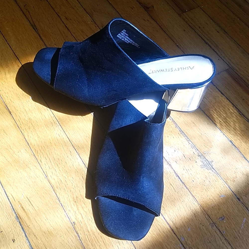 Black sandals, size 8 w